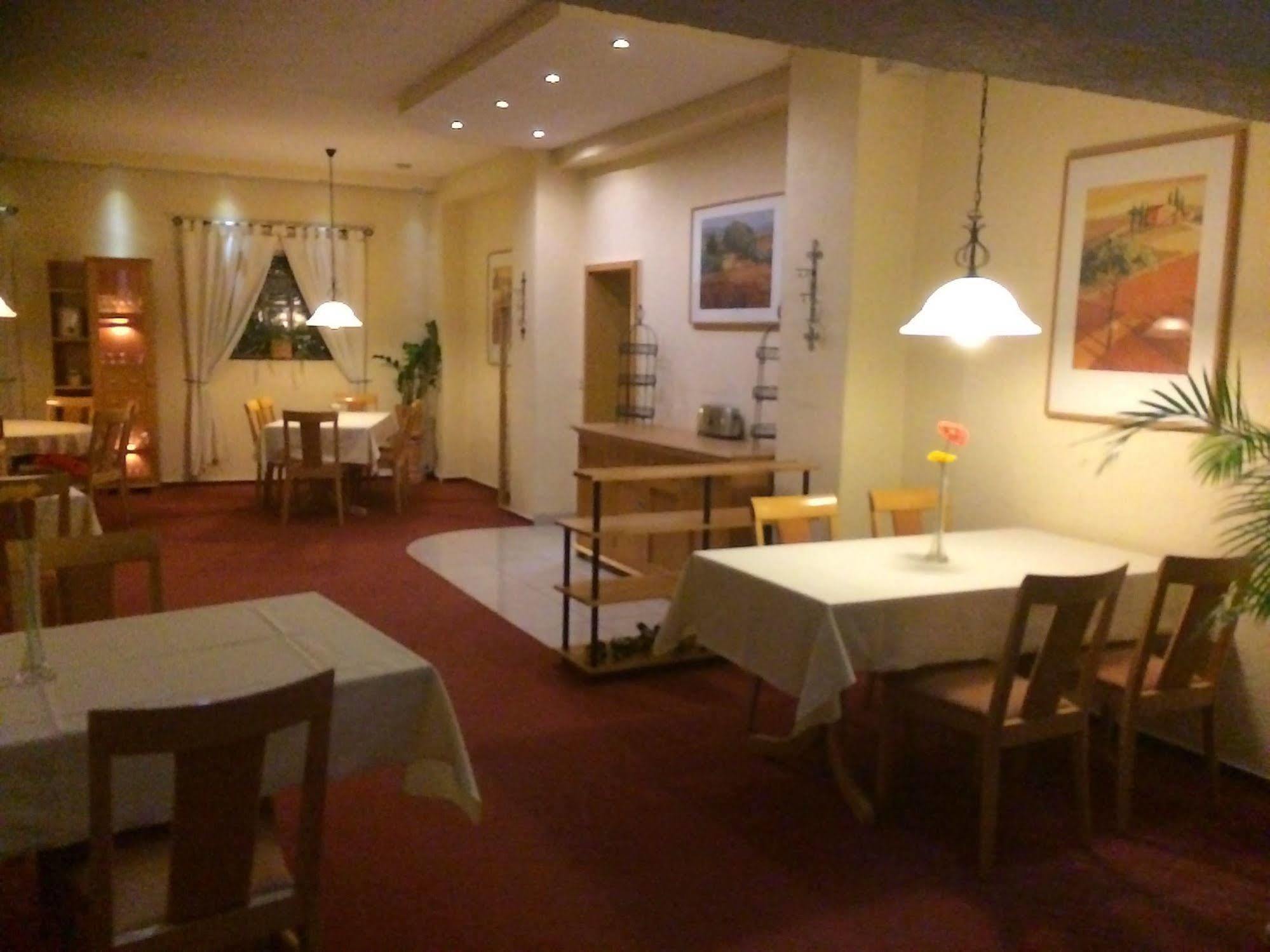 Hotel zum Schnackel Wiesbaden Exterior foto